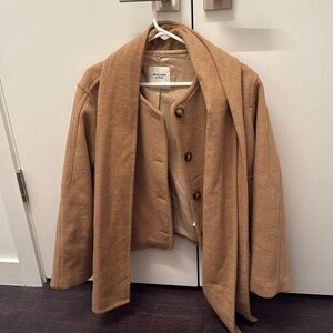 Abercrombie M beige short coat with detachable scarf